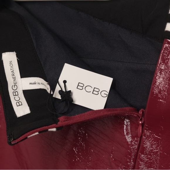 BCBGeneration Patent Faux Leather Pleated Mini Varsity Maroon Skirt Sz 6 K-Pop - Picture 6 of 10